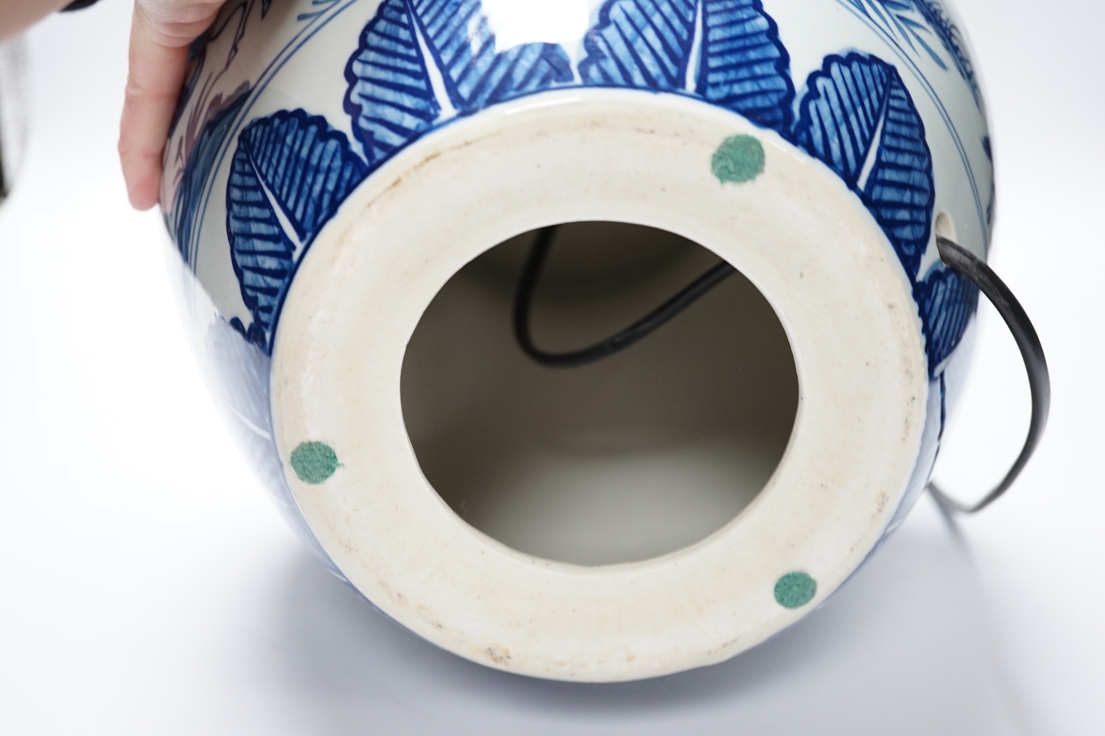 A modern Chinese blue and white table lamp, 22cm to top of porcelain